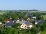 Blick vom Pretzschendorfer Kirchturm in Richtung Oberdorf, im Hintergrund der R�thenbacher Berg