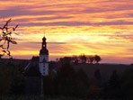 Abendrot hinter der Pretzschendorfer Kirche