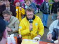Alex Buchwald moderiert die Nachrichten halb sechs vom Fr�hst�ckstisch aus.