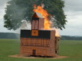 ...musste noch einen anderen Brand l�schen, sodass die Schule vollst�ndig niederbrannte.