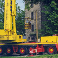 17. Juni 1999: Ein gro&szlig;er Kran steht vor der Kirche...